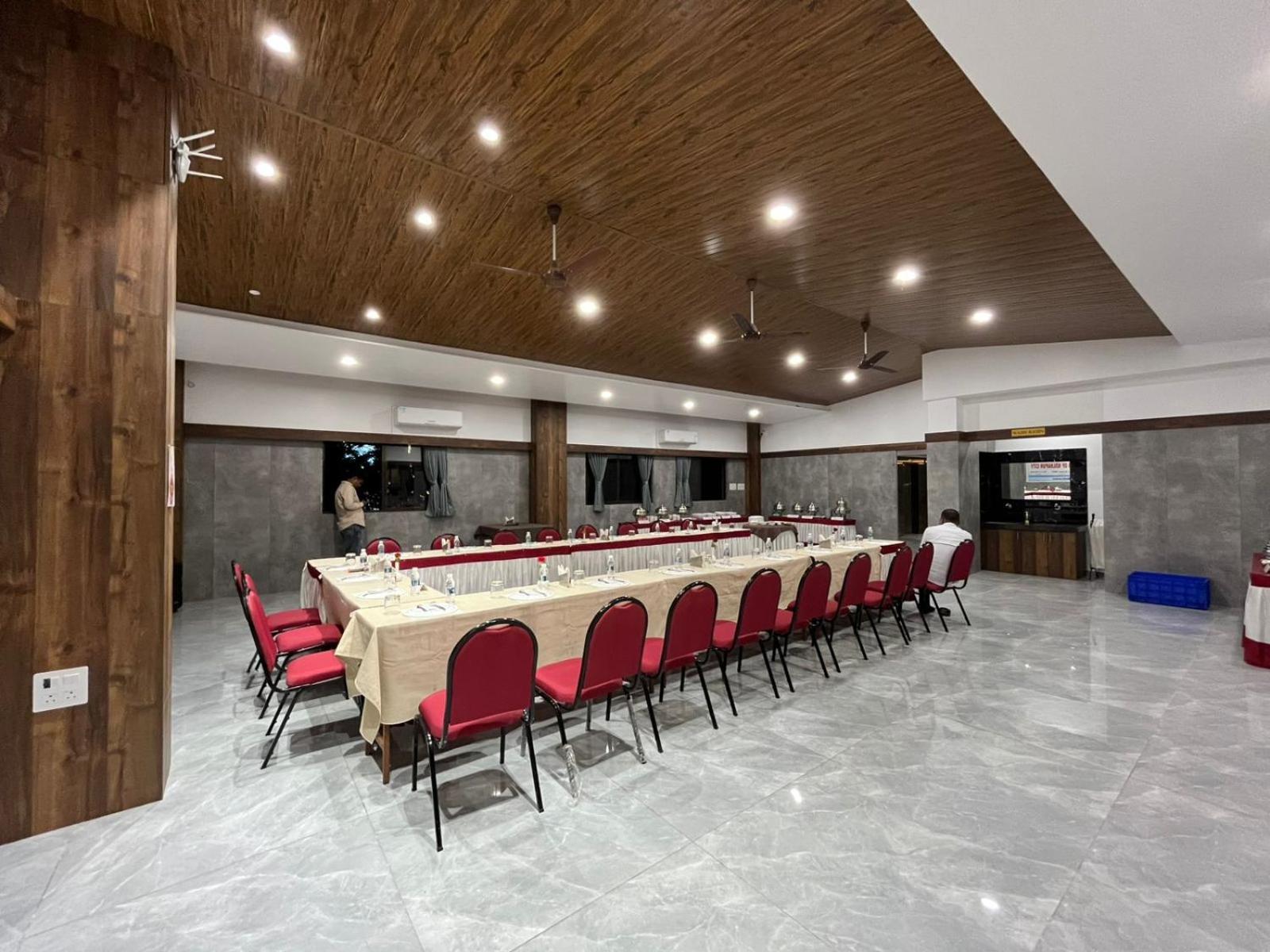 Hotel Opal 콜라푸르 외부 사진